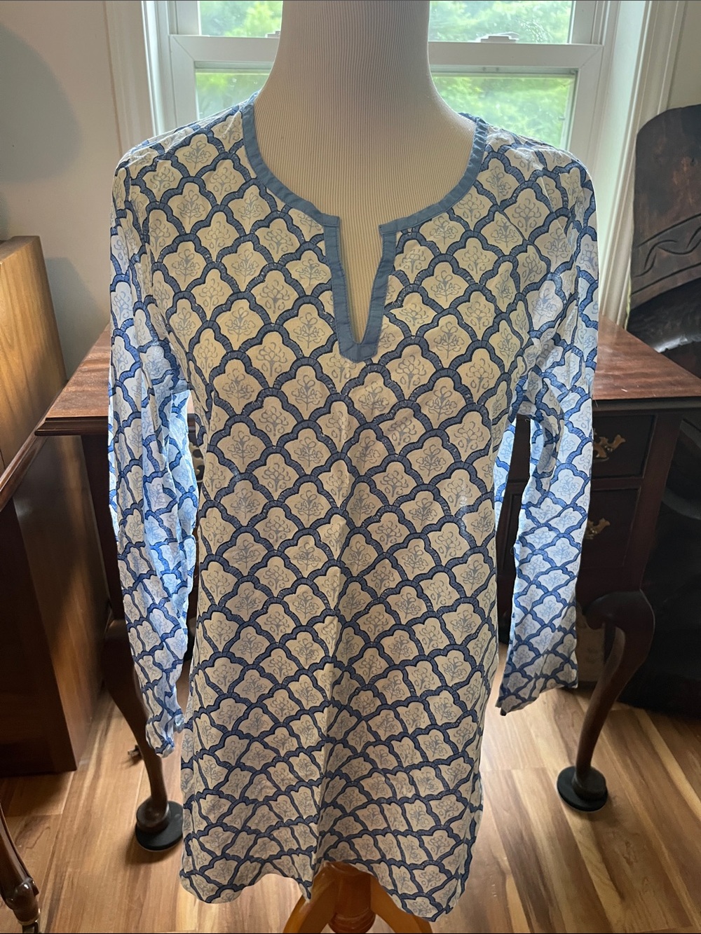 J.Jill Long Sleeved Light Cotton Blouse V-neck Blue and White Design Size Medium